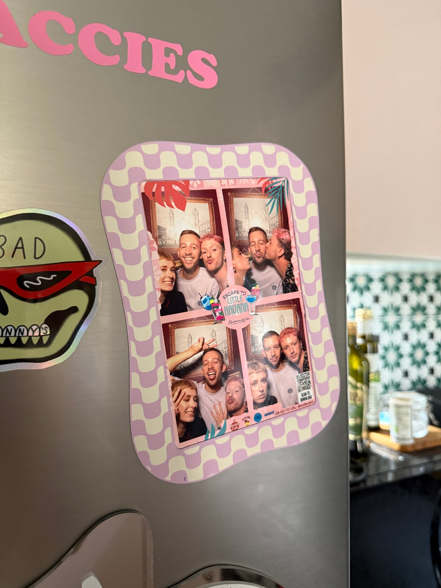 Pink Wavy 6x4 Photo Print Magnetic Frame