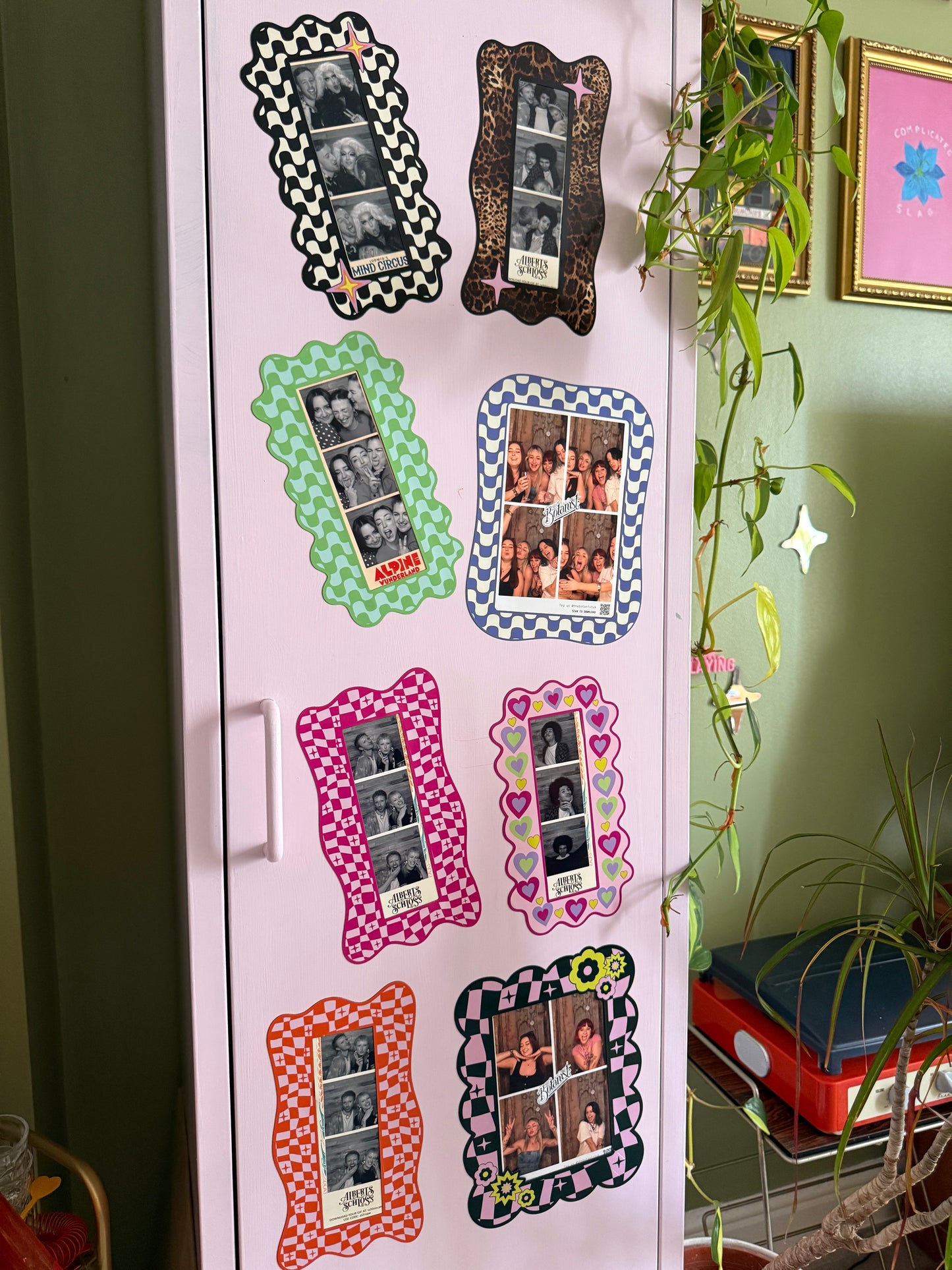 Photo Booth Strip Magnetic Frame - Retro Hearts