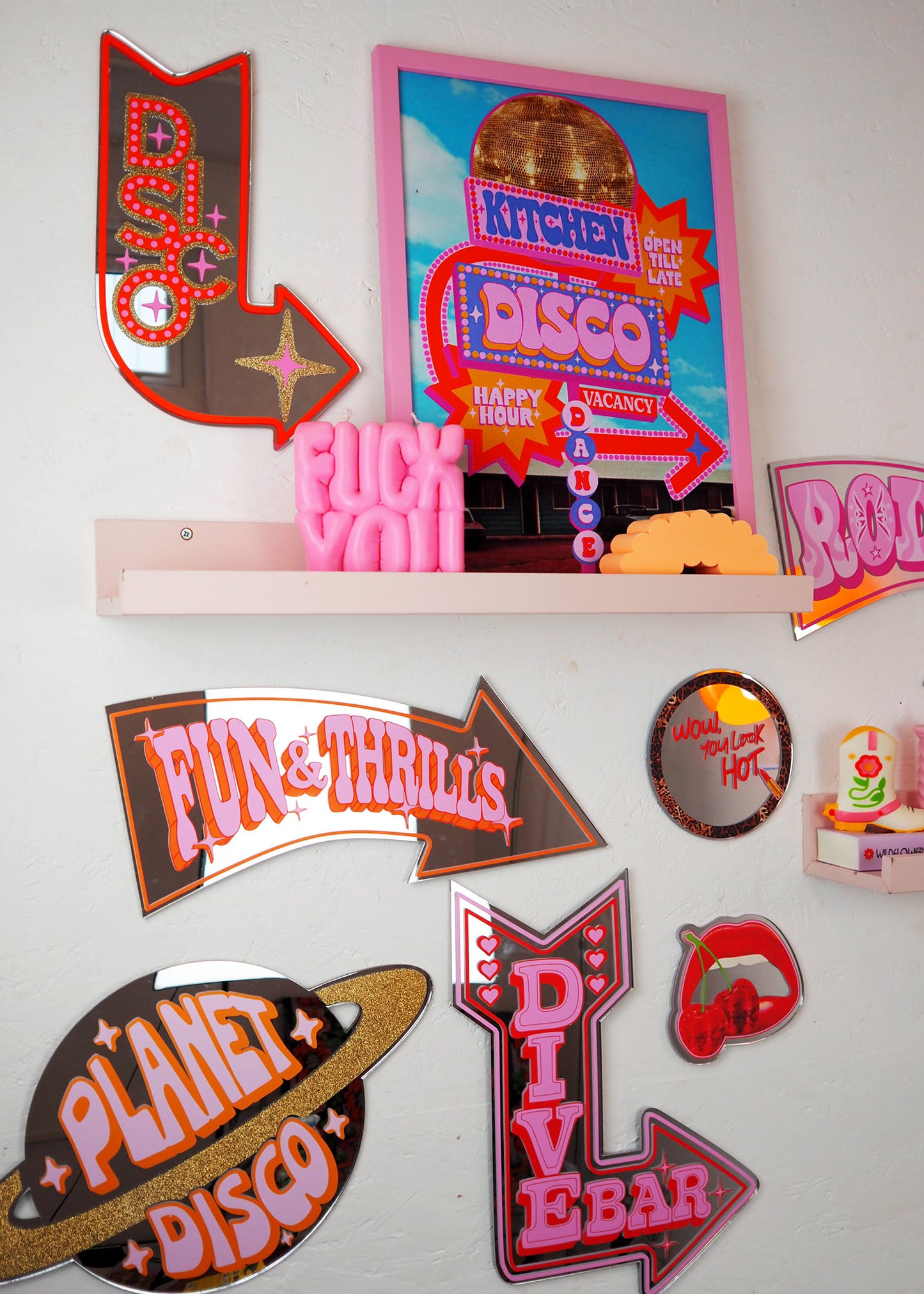 Retro Fun & Thrills Arrow Mirror