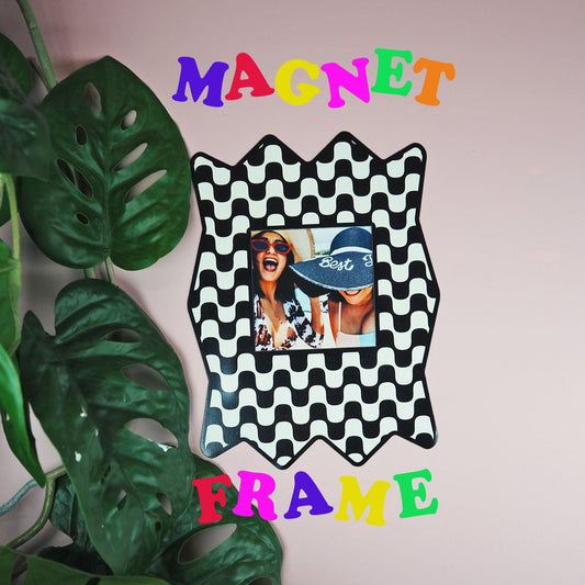 Zig Zag Wavy Print Magnet Frame - Monochrome