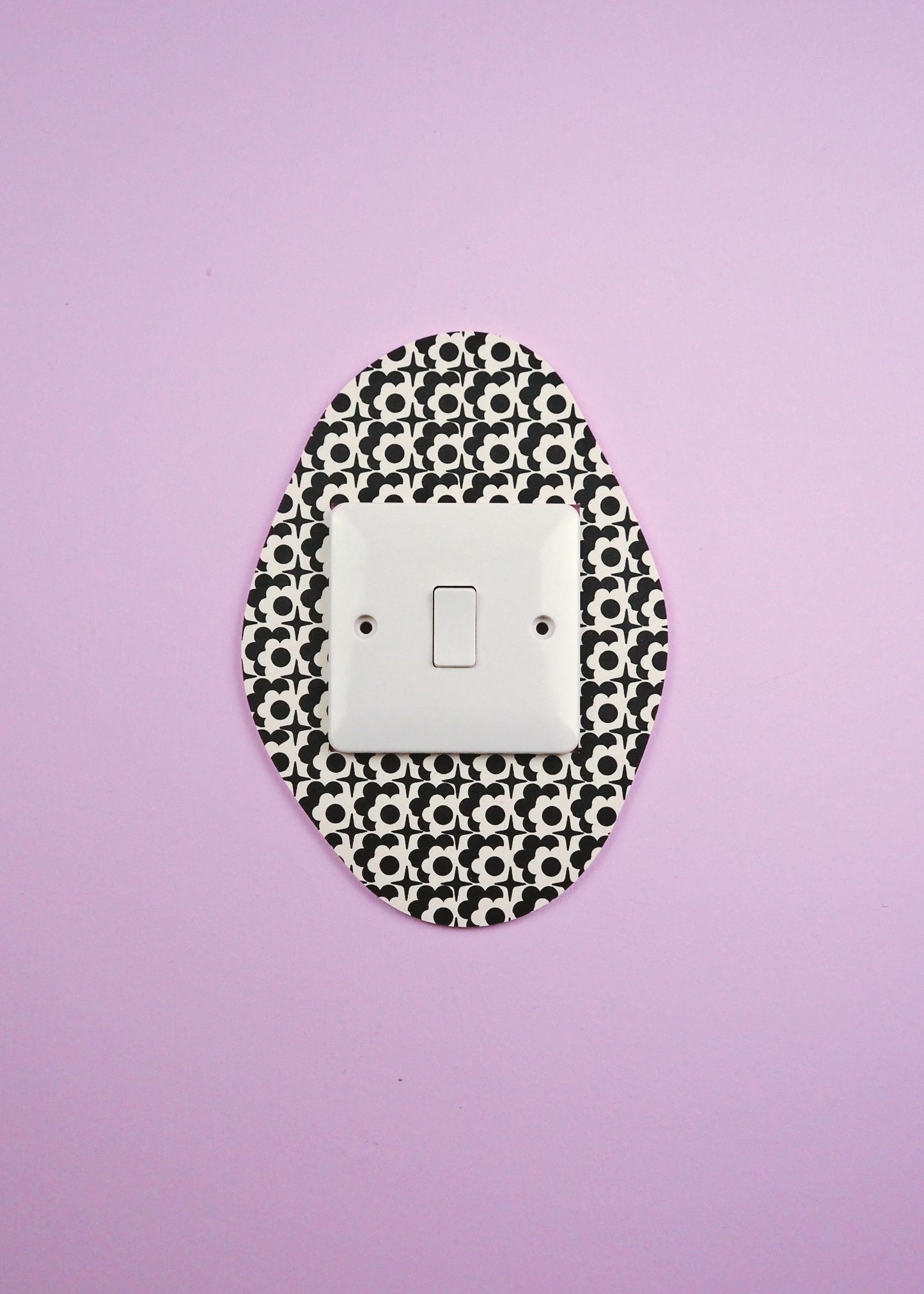 Black & White Retro Oval Floral Lightswitch Cover