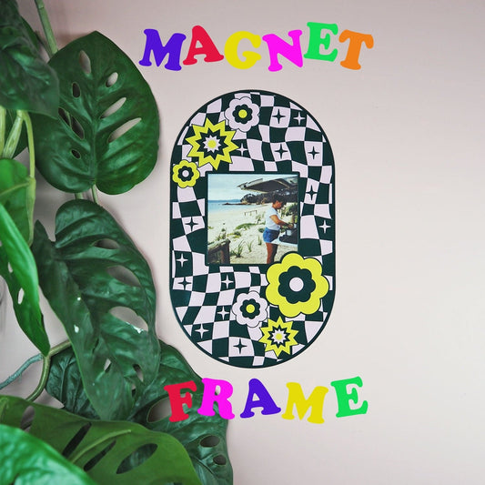 Oval Checkerboard Print Magnet Frame - Dark Green & Pink  - WS